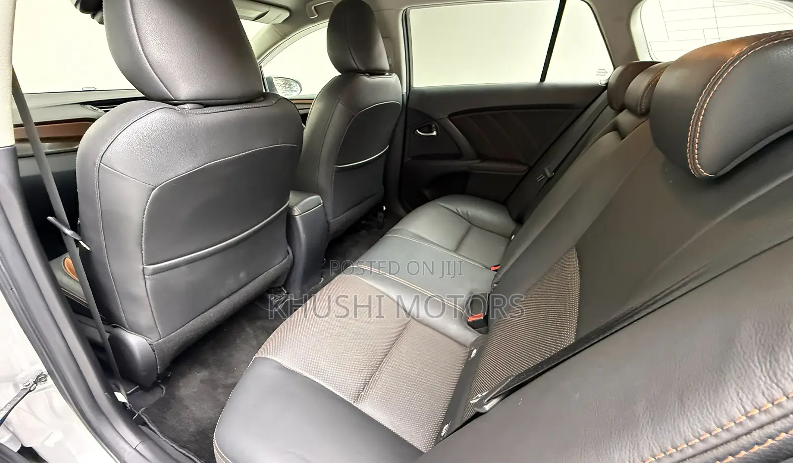 Toyota Avensis 2018 Silver