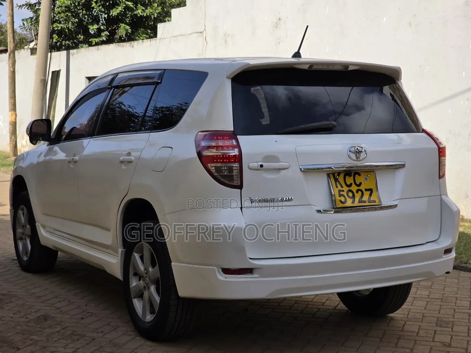 Toyota Vanguard 2008 White