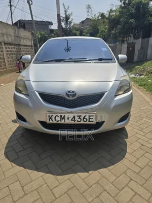 Toyota Belta 2010 Silver