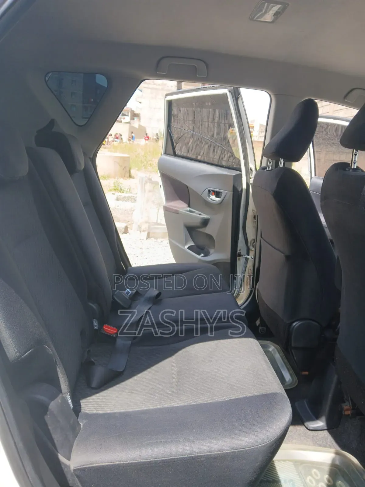Subaru Trezia 2011 White
