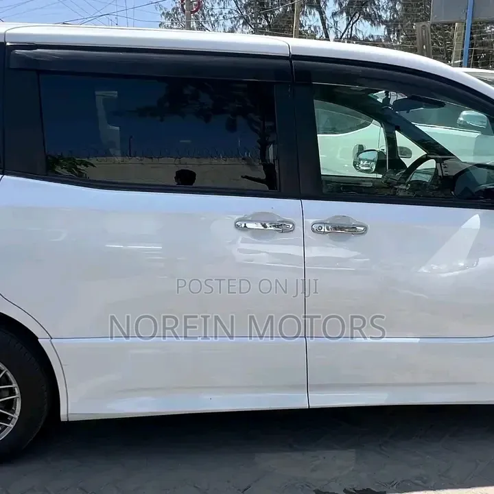 Toyota Noah 2019 White