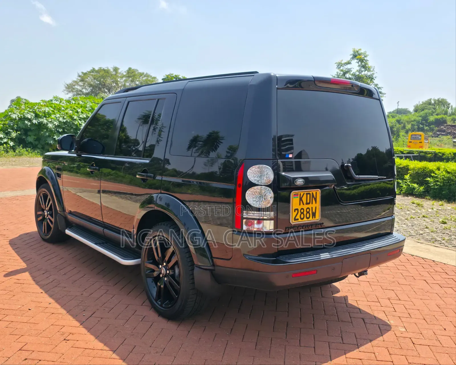 Land Rover Discovery 2016 Black