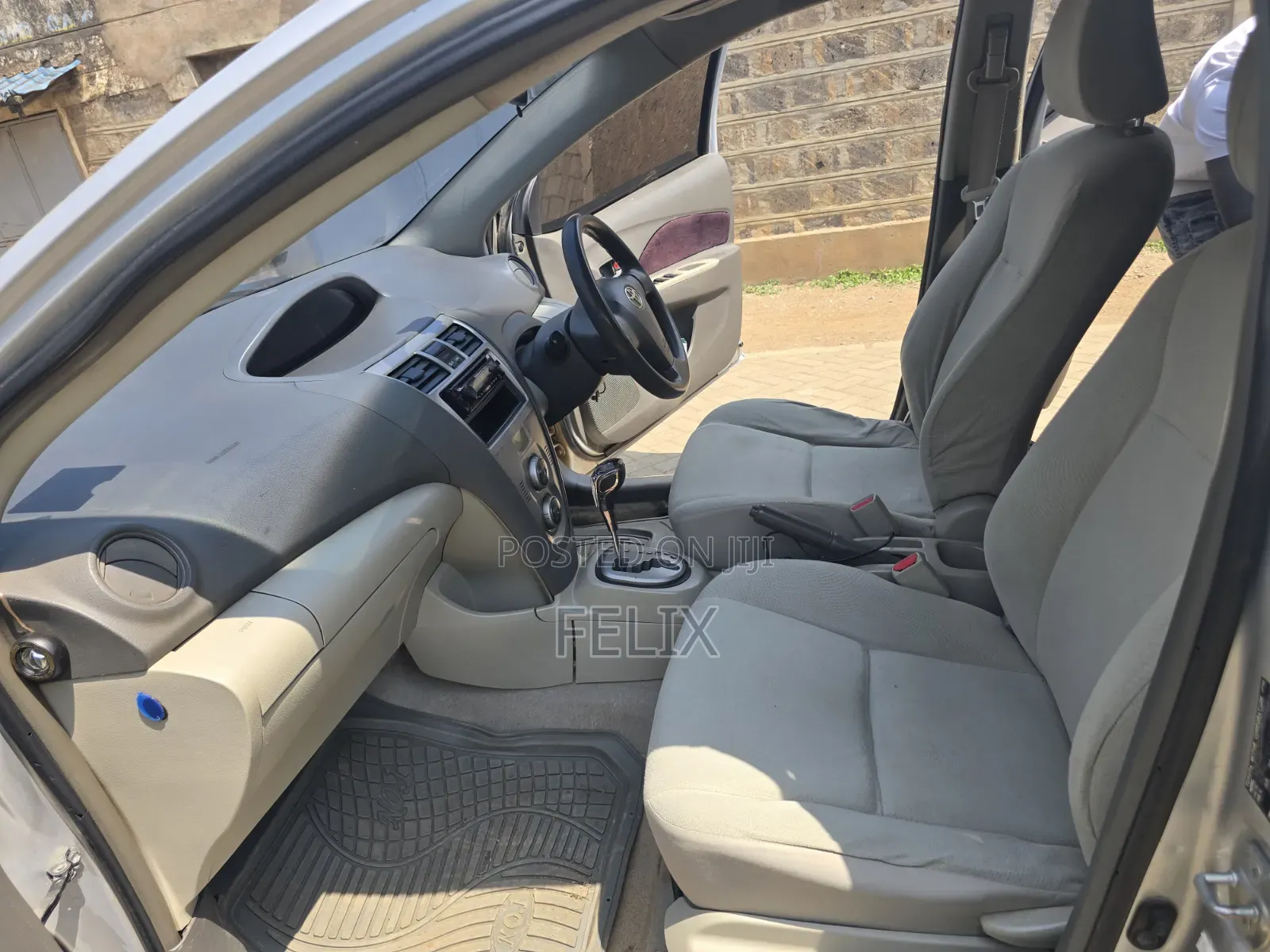 Toyota Belta 2010 Silver