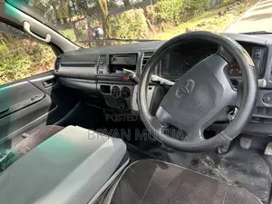Toyota HiAce 2014 White