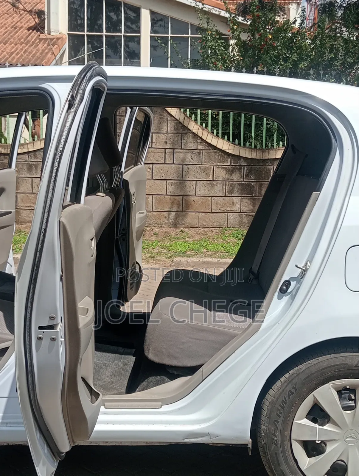 Daihatsu Mira 2016 Off white