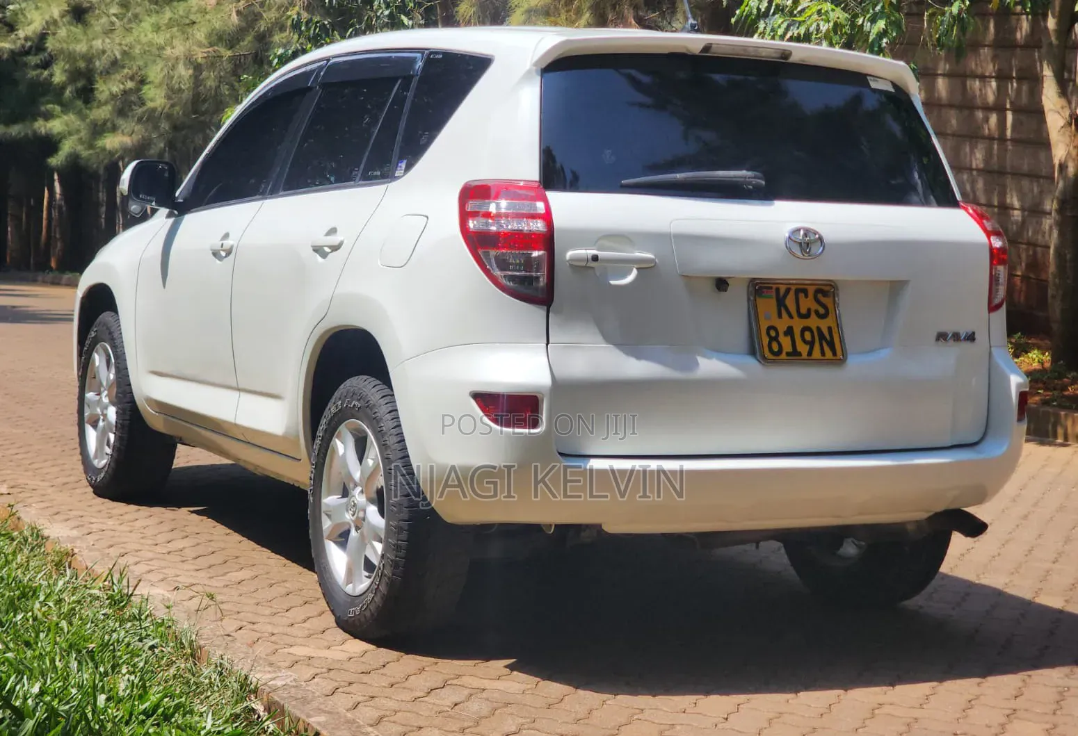 Toyota RAV4 2011 White