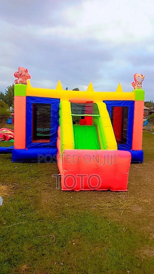 Inflatable Bouncing Castle With Slide
