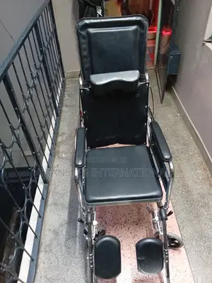 Reclyning Wheelchair With Commode