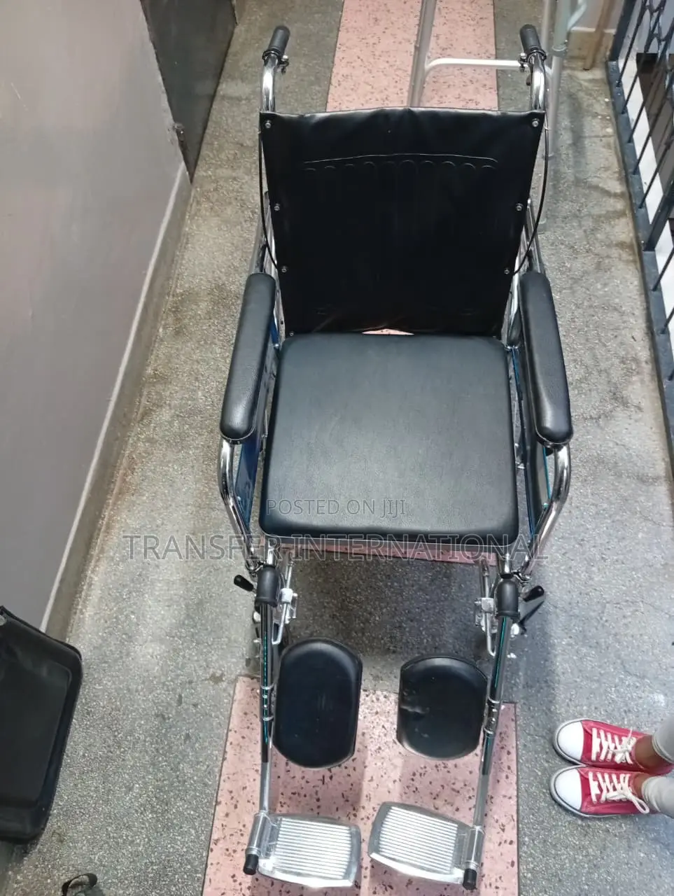 Reclyning Wheelchair With Commode