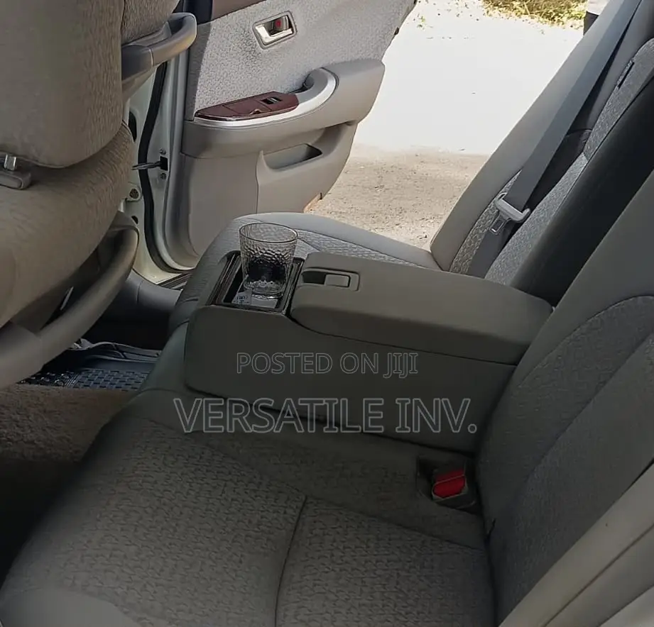 Toyota Crown 2012 Beige