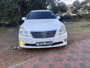 Toyota Crown 2012 Beige