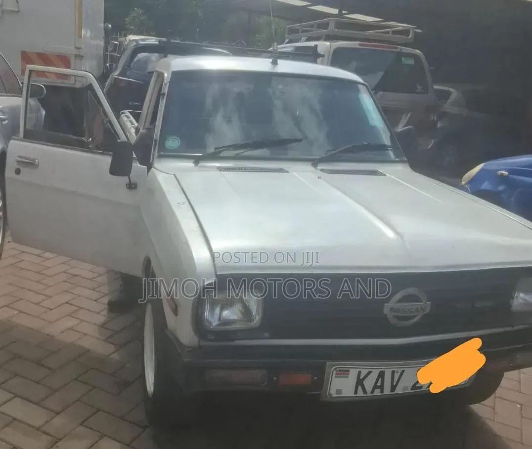 Nissan Hardbody 2009 White