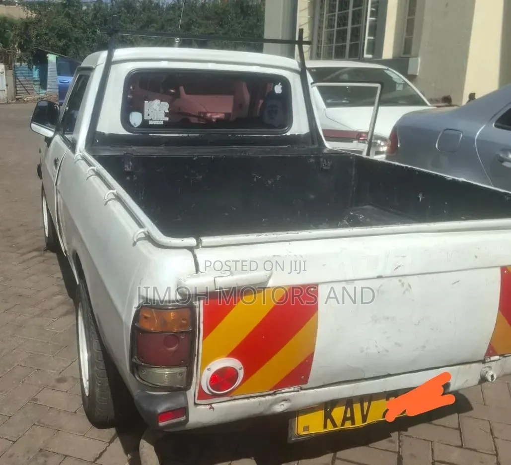 Nissan Hardbody 2009 White