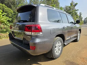 Toyota Land Cruiser 4.5 V8 VXR 2020 Gray