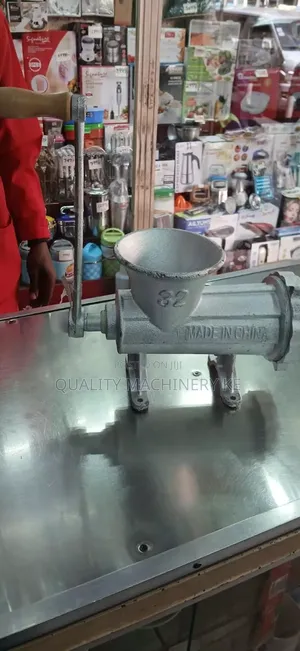 Commercial Cast Manual Mincer Size 32