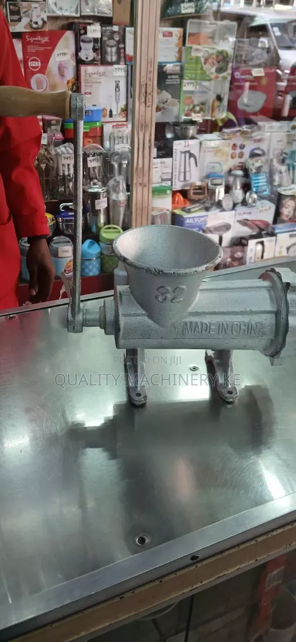 Commercial Cast Manual Mincer Size 32