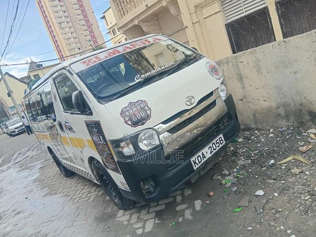 Toyota HiAce 2013 White