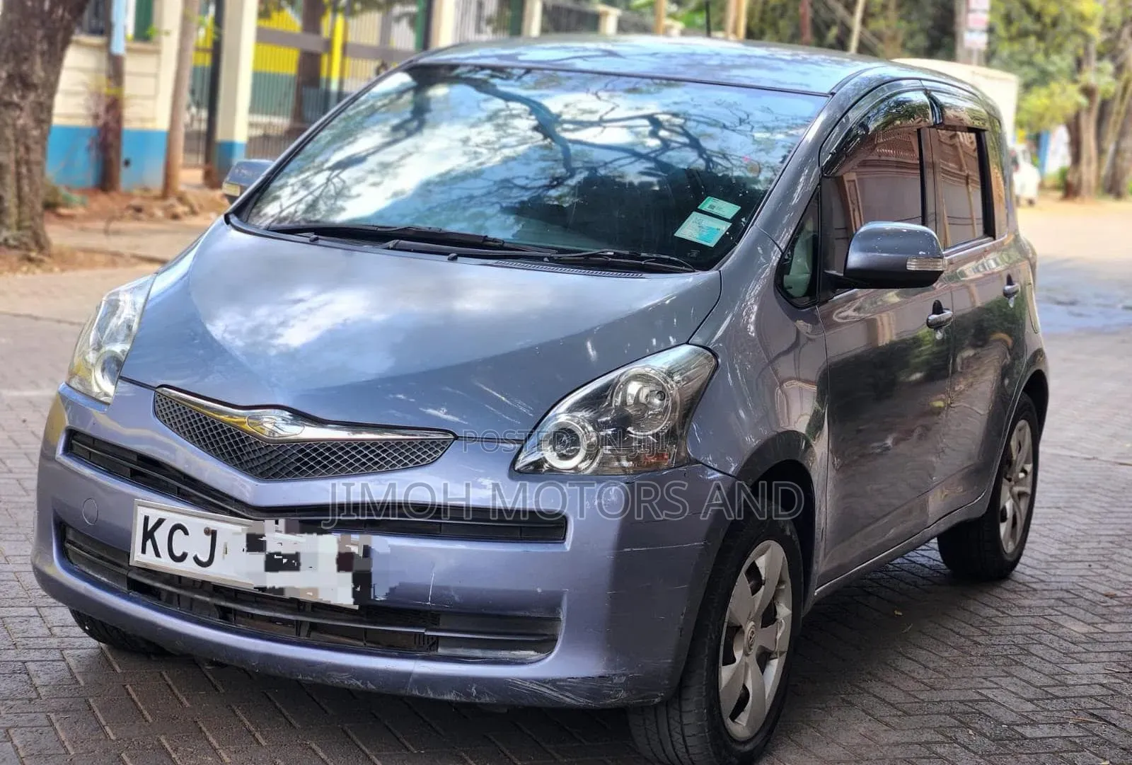 Toyota Ractis 2010 Blue