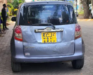 Toyota Ractis 2010 Blue