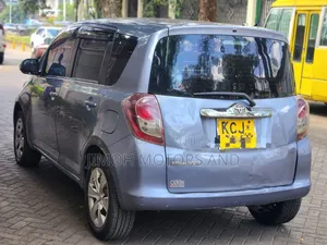 Toyota Ractis 2010 Blue