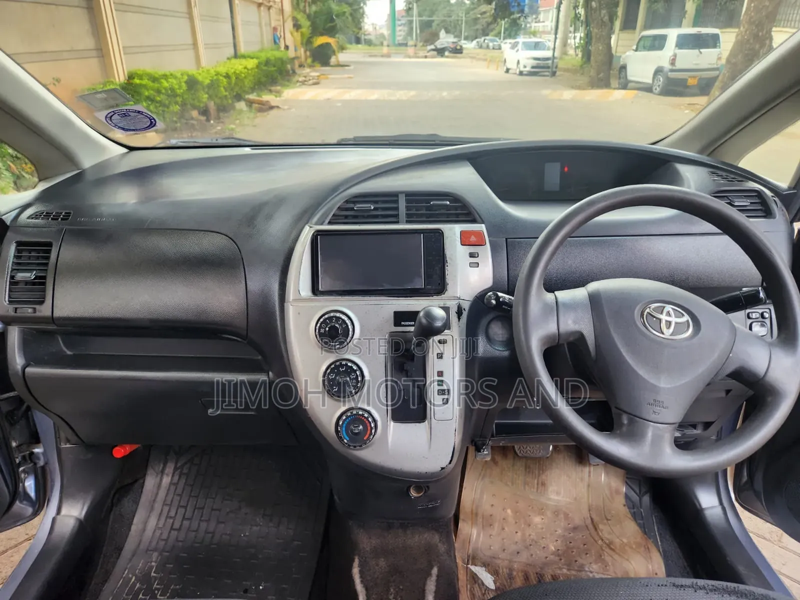 Toyota Ractis 2010 Blue