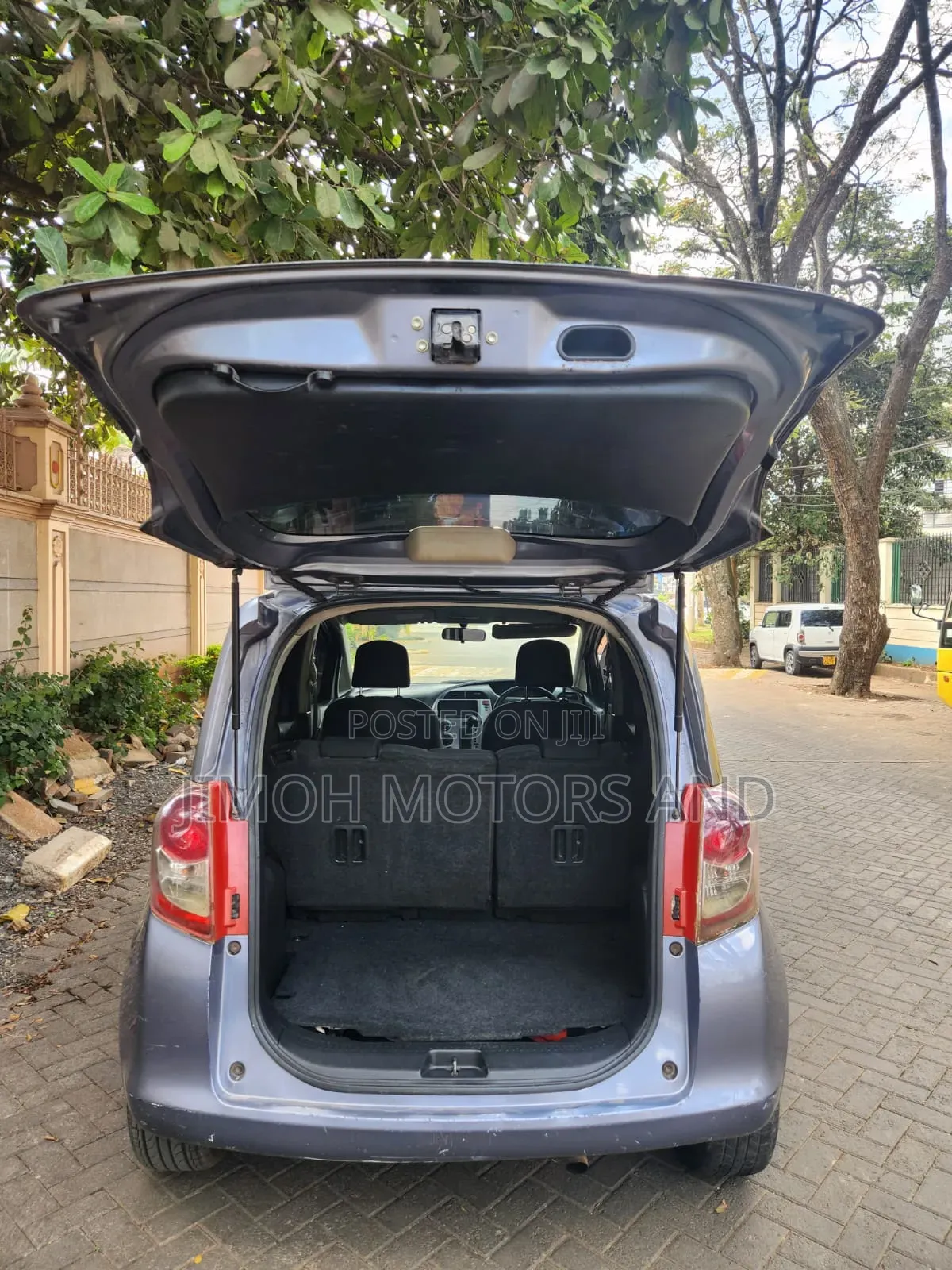 Toyota Ractis 2010 Blue