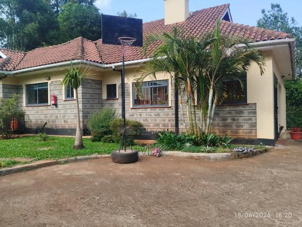Airbnb , Three Bedroom Bungalow - thumbnail 3
