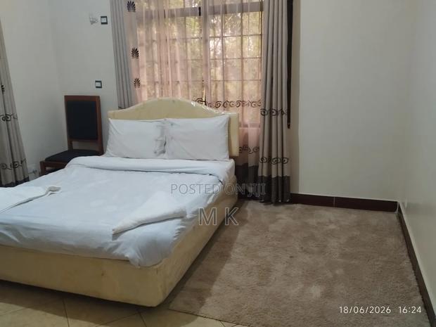 Airbnb , Three Bedroom Bungalow - thumbnail 6
