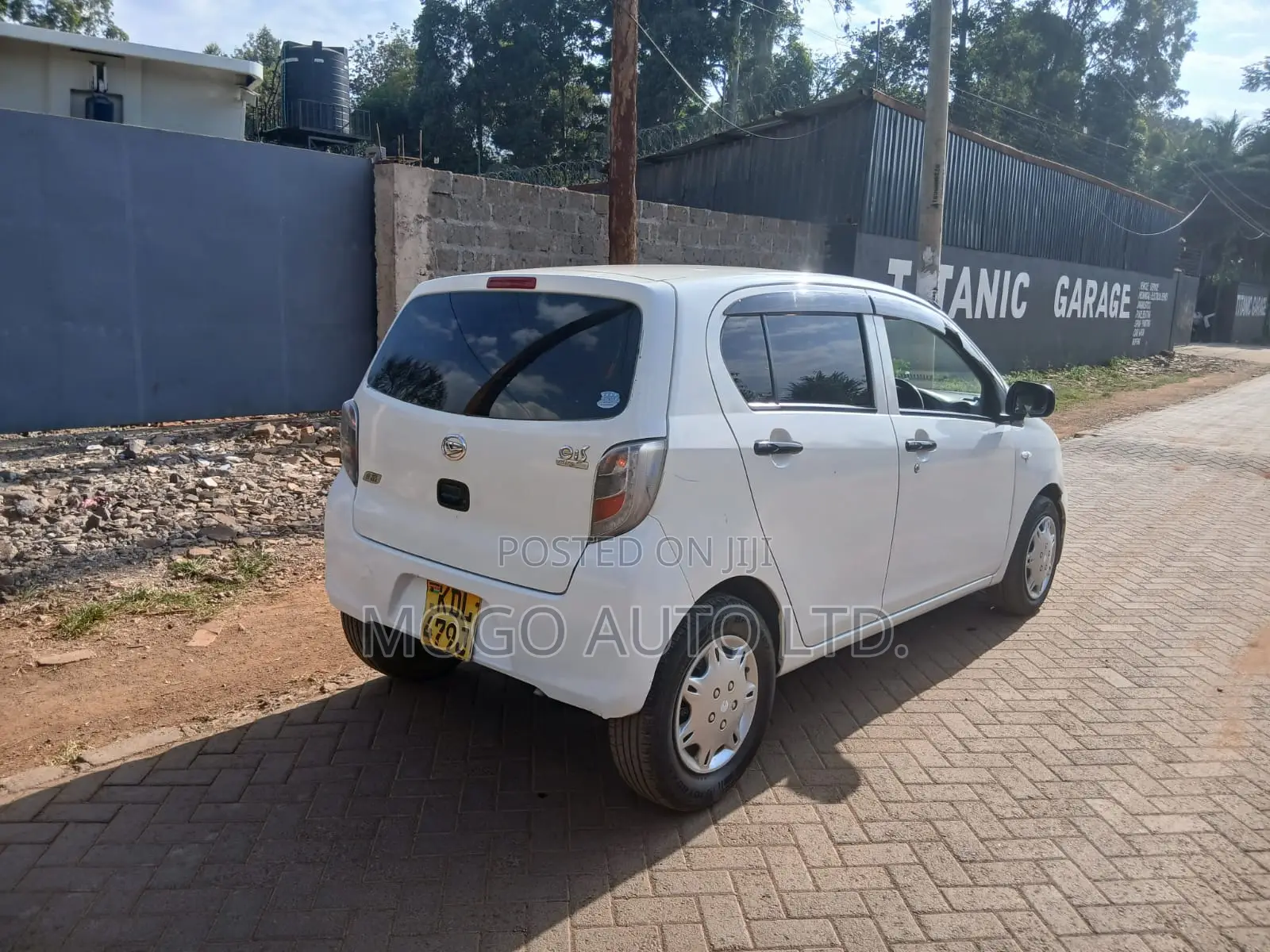 Daihatsu Mira 2015 White