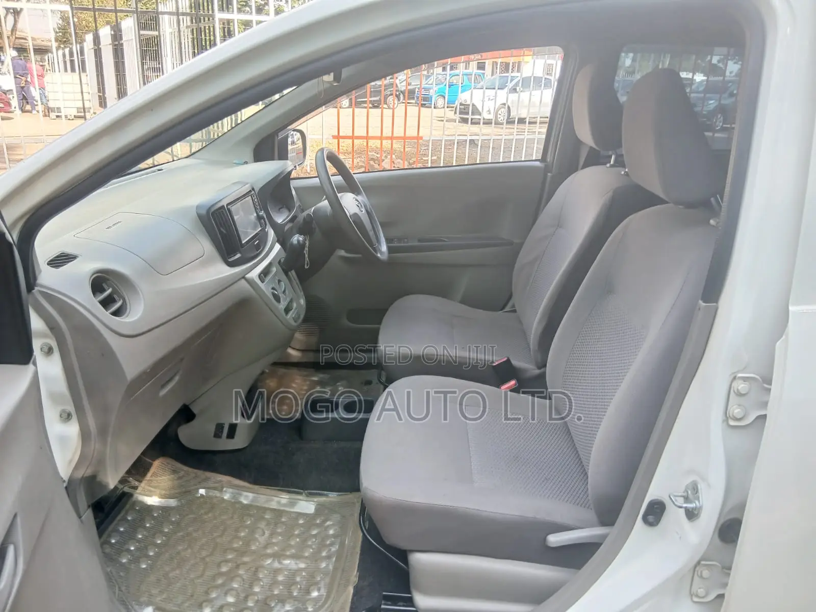 Daihatsu Mira 2015 White