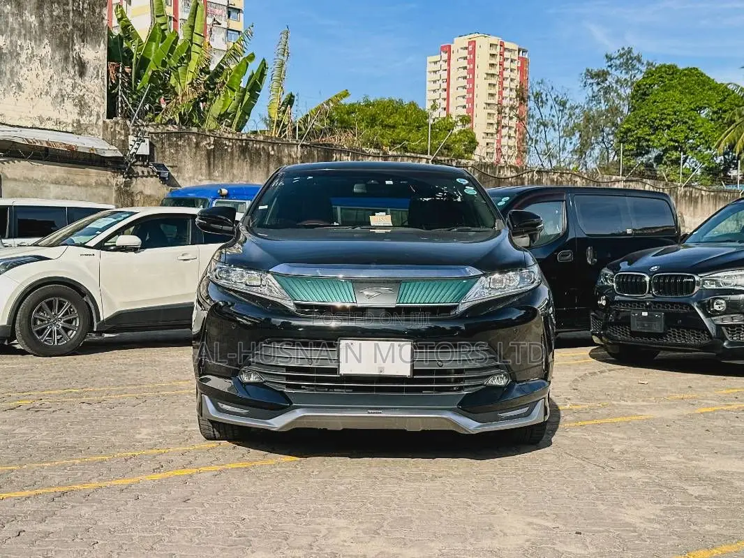 Toyota Harrier 2.0 2018 Black