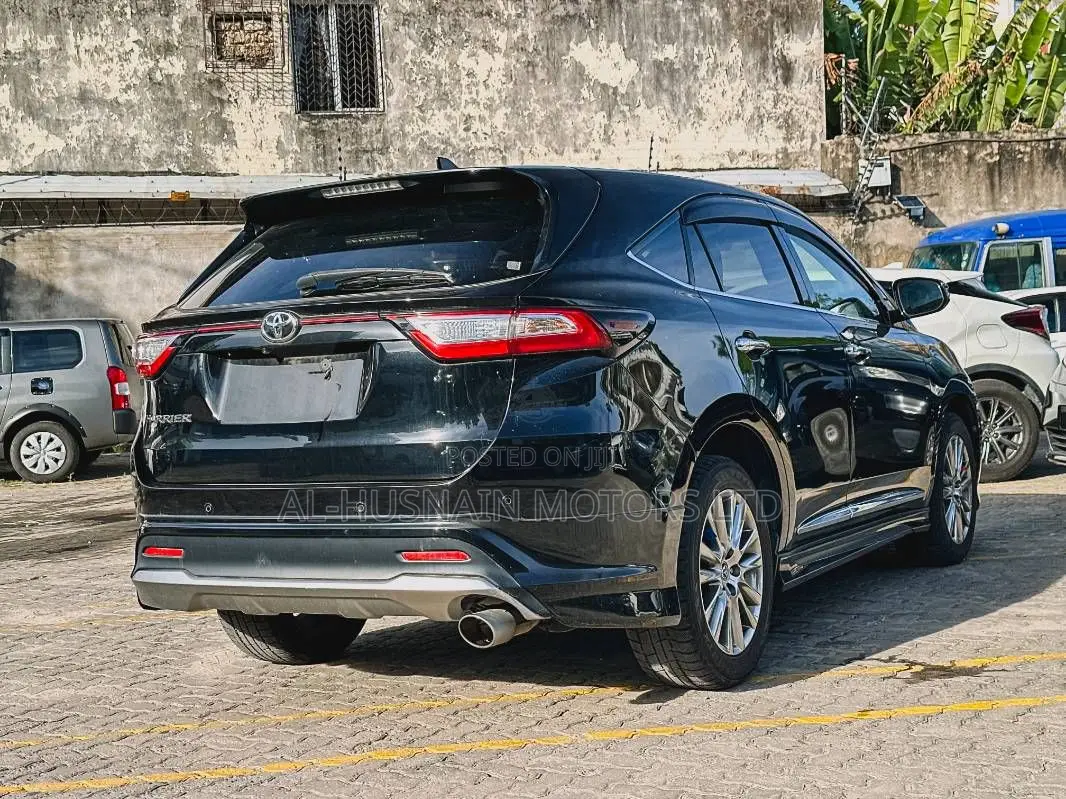 Toyota Harrier 2.0 2018 Black