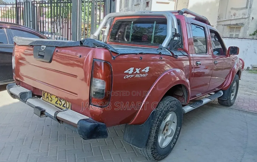Nissan Hardbody 2008 Orange