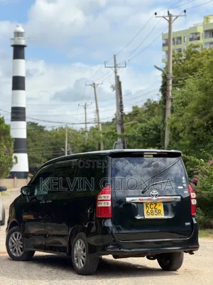 Toyota Noah 2012 Black