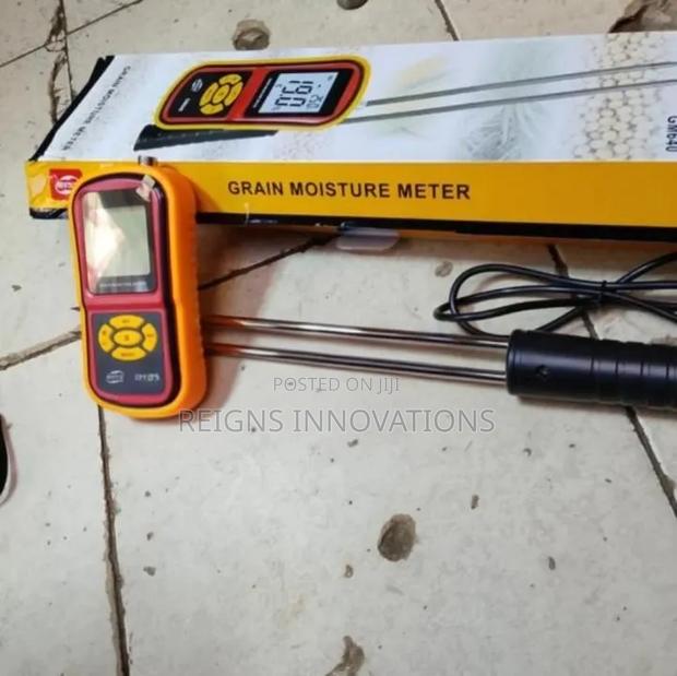 Digital Moisture Meter - main view