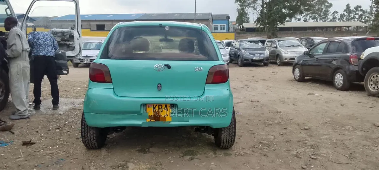 Toyota Vitz 2001 Green