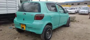 Toyota Vitz 2001 Green