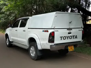 Toyota Hilux 2014 White
