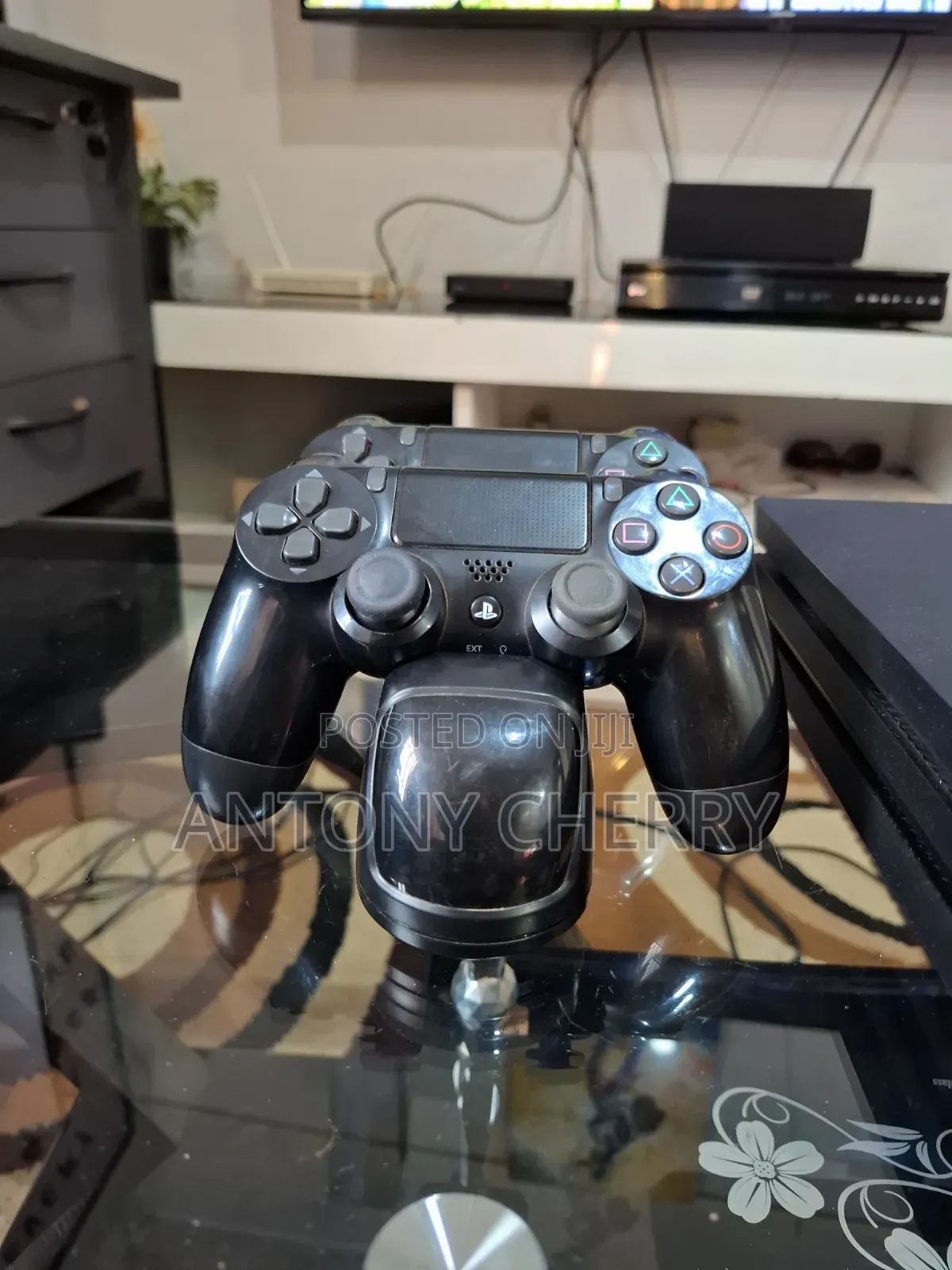 Playstation 4 Pro 1tb: 2 Original Controllers, Charging Dock, 10 Games