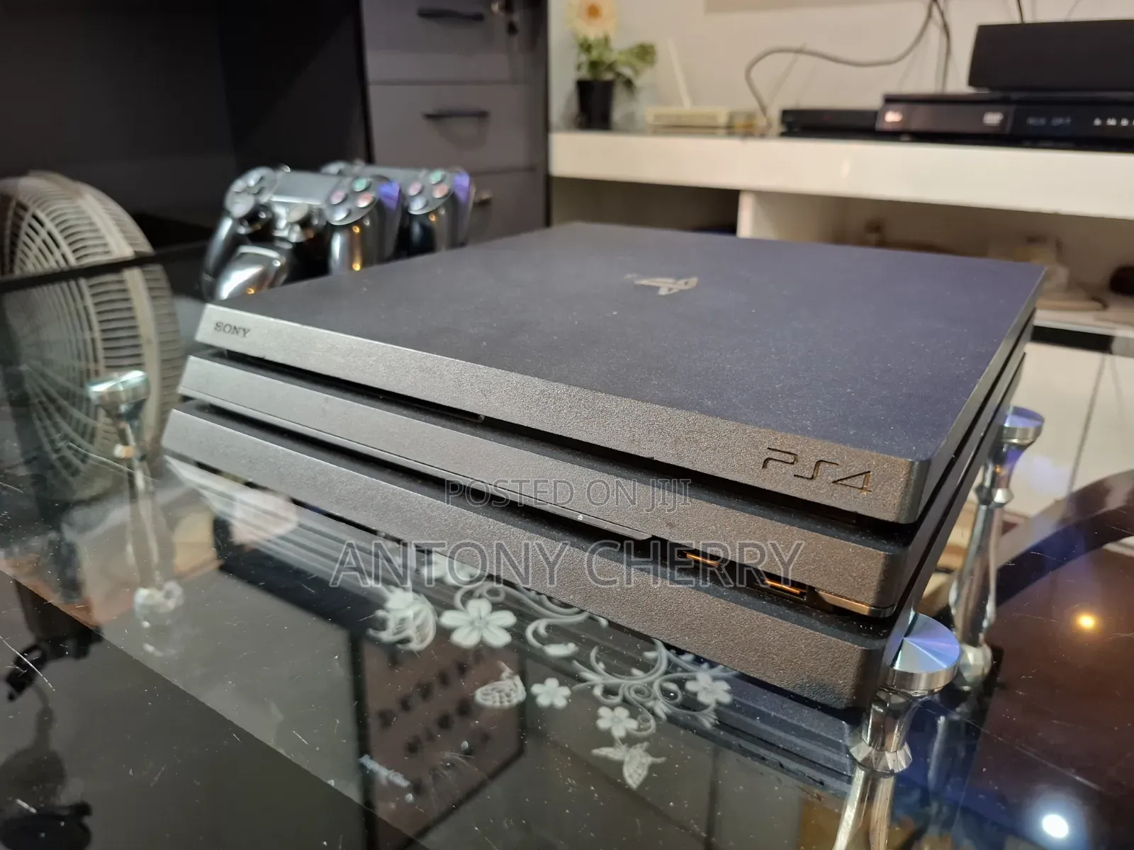 Playstation 4 Pro 1tb: 2 Original Controllers, Charging Dock, 10 Games