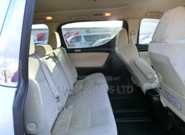 Toyota Vellfire 2018 - thumbnail 2