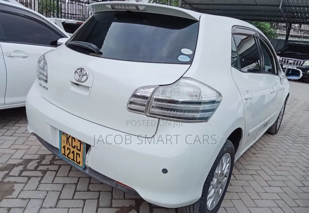 Toyota Auris 2010 White