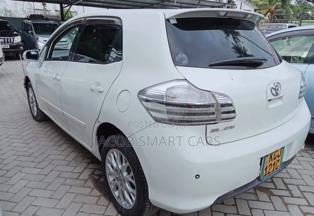 Toyota Auris 2010 White