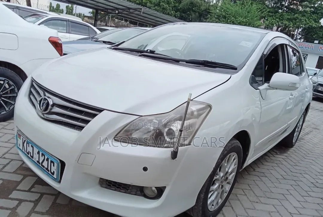 Toyota Auris 2010 White