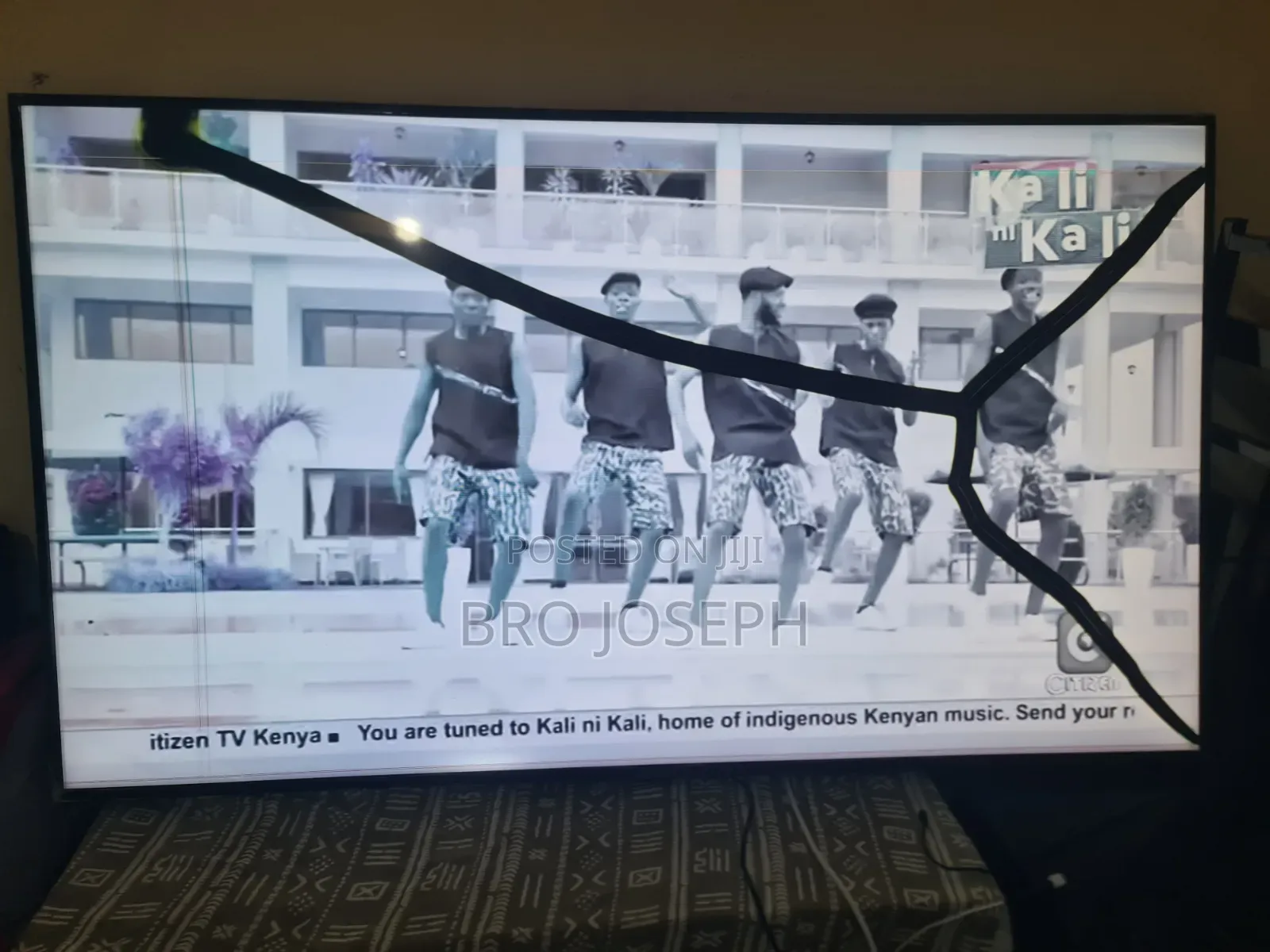 Second Hand Samsung TV With Slightly Brocken Screen but Working Well