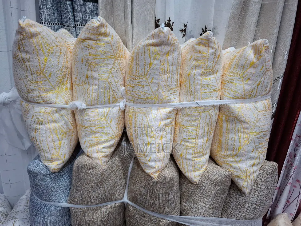 Assorted Throw Pillows – 5 Pieces Set- Cr