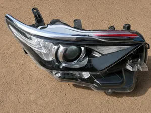 Auris 2016 Headlight