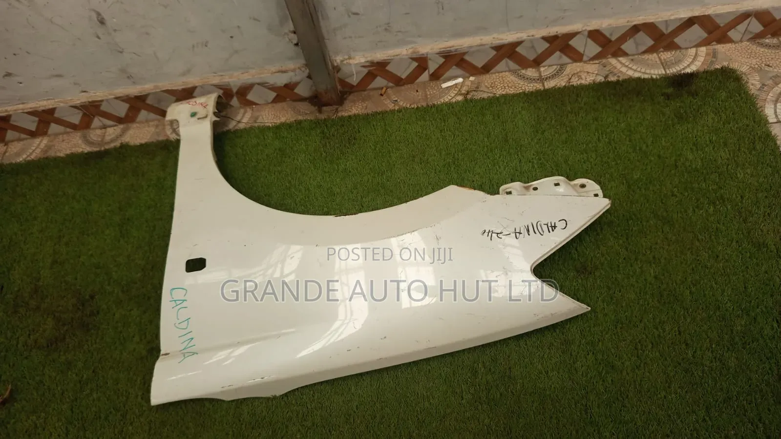 Caldina 240 Fender/Wing