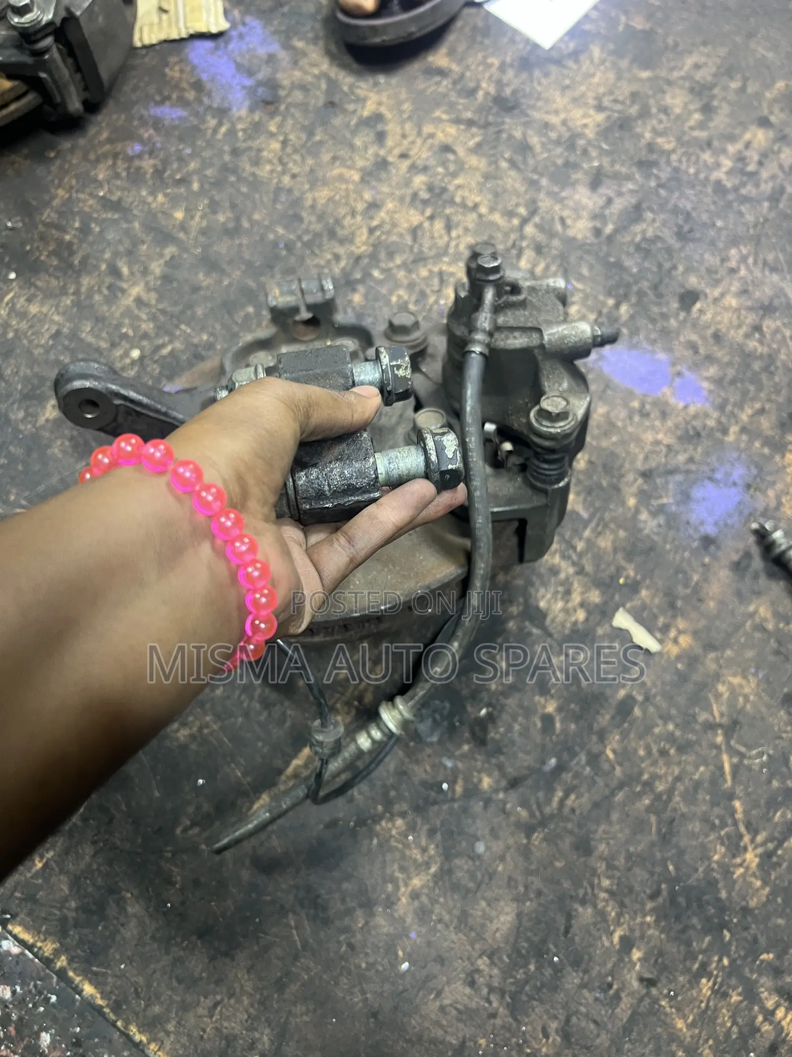 Front Hub Nv200