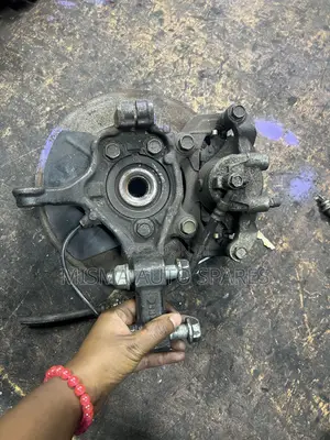 Front Hub Nv200
